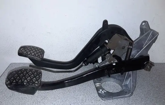 BMW 3 E46 Pedal assembly 35112229128 2229128 21521163899