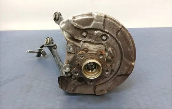 BMW 5 G30 G31 G38 Front wheel hub spindle knuckle 6866337