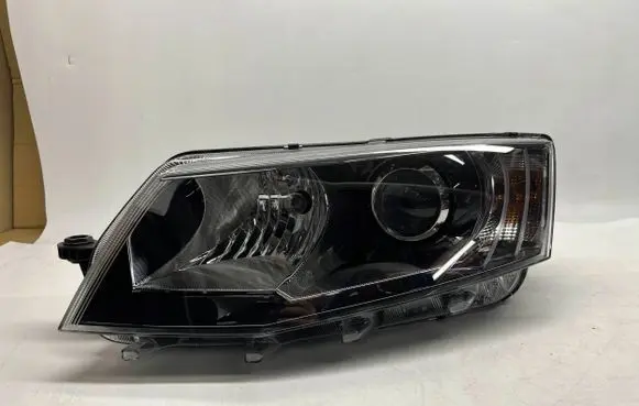 Skoda Octavia Mk4 Headlight/headlamp 5E1941015A