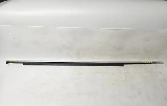 BMW 5 G30 G31 G38 Front door glass trim molding 
