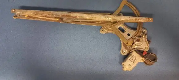 Toyota Corolla Verso E121 Front door window regulator with motor 8572013030
