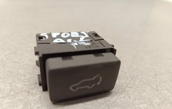 Tailgate opening switch