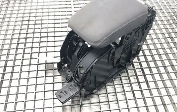 Volkswagen Golf V Armrest 