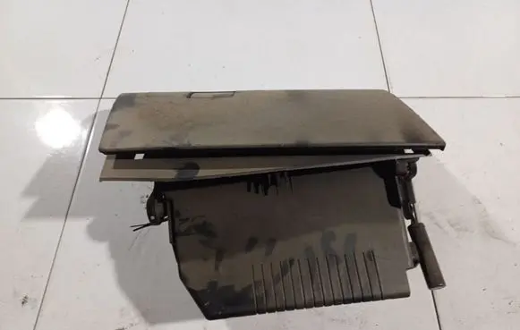 Opel Astra H Glove box B116947