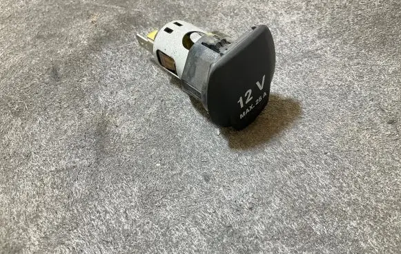 Mercedes-Benz Sprinter W906 12 V Socket (front) 