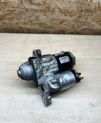 Dacia Sandero Starter motor 233000557R M000TD0372ZE