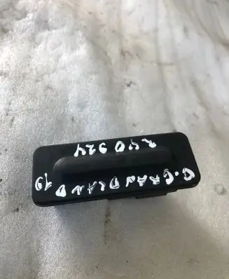 Opel Grandland X Tailgate opening switch 9827560380