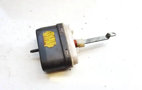 Opel Omega B1 Central locking vacuum pump 9070441482 90.704.41.482
