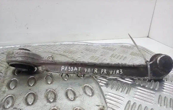 Volkswagen PASSAT B5 Front lower control arm/wishbone 8D0407507E