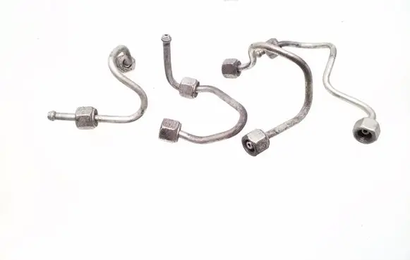 Fuel injector supply line/pipe