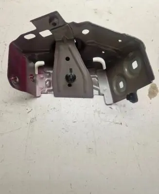 Fender mounting bracket