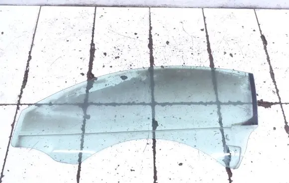 Peugeot RCZ Front door window/glass (coupe) AS2