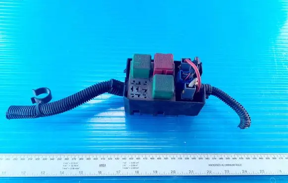 Opel Combo C Relay mounting block 13208243 K2467