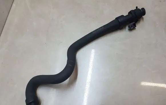 Opel Insignia A Engine coolant pipe/hose GM565563897