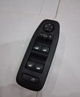 Peugeot 208 I Electric window control switch 98242539ZD