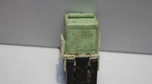 BMW 5 E39 Other relay 61368373700