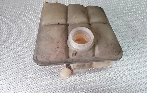 Ford Focus Coolant expansion tank/reservoir 3M5H8K218