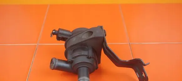 Volkswagen Scirocco Water pump 1K0121093BH CAW