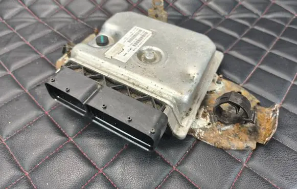 Fiat Punto (188) Engine control unit/module ECU 51926692 BC0110651C A4CV713M