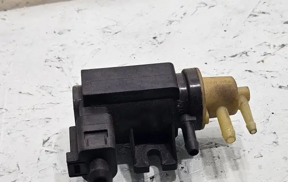Volkswagen PASSAT B6 Turbo solenoid valve 1K0906627A