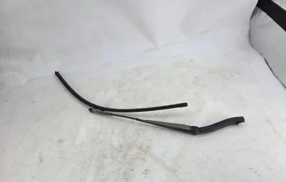 Mercedes-Benz ML W164 Front wiper blade arm A1648200540