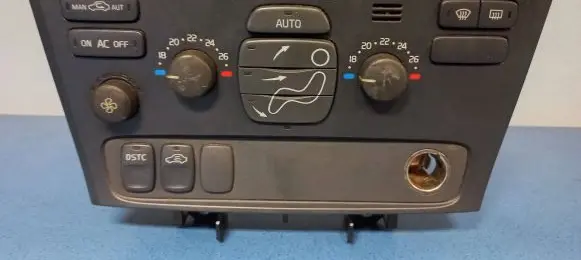 Volvo V70 Climate control unit 30746022