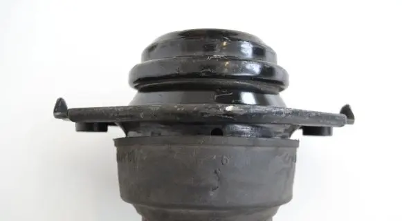 Mercedes-Benz R W251 Engine mount bracket A2512402717