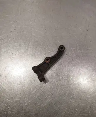Engine mounting bracket