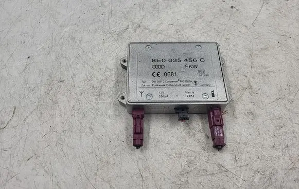 Audi A4 S4 B8 8K Aerial antenna amplifier 8E0035456C