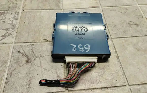 Toyota Corolla Verso AR10 Combustion control unit/module 896180F020 MB1238009021