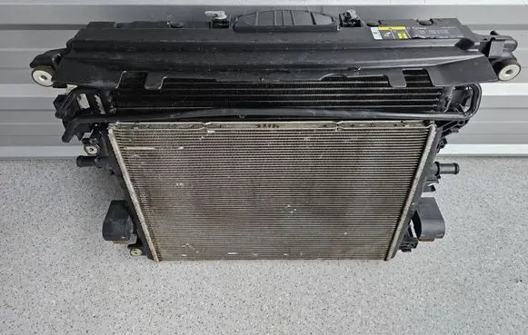 Jeep Wrangler Coolant radiator JLCHLODWIATR