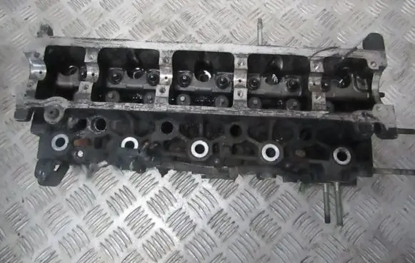 Peugeot 307 Engine head 9633750210