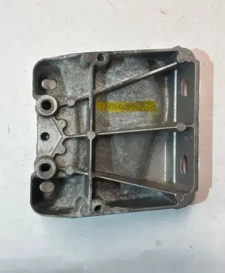 BMW 5 E60 E61 Engine mounting bracket 24168110 7010593 AC46000