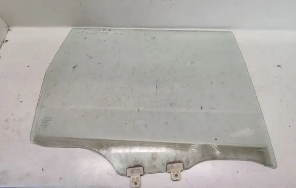 Nissan X-Trail T30 Rear door window glass