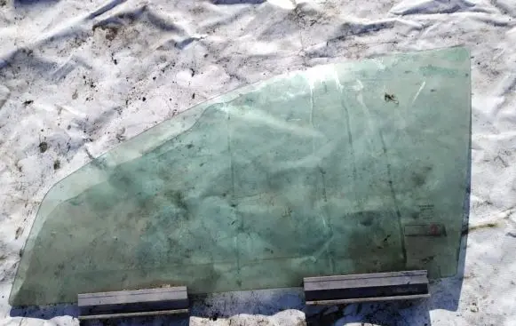 Volvo S60 Front door window glass four-door 43r001105 43r-001105