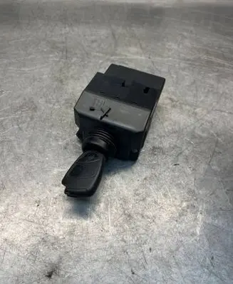 Mercedes-Benz C W203 Ignition lock 2035450508 33002106
