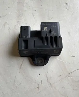 BMW 5 F10 F11 Glow plug pre-heat relay 8519472 E2110021046