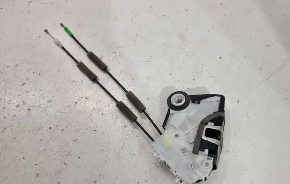 Toyota Yaris Cross Front door lock