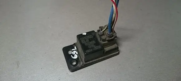 Toyota Corolla Verso AR10 Light washer relay 8594230010