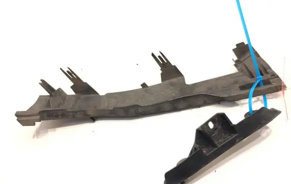 BMW 5 G30 G31 G38 Front bumper mounting bracket 7385350
