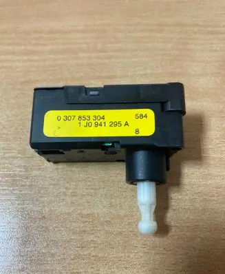 Volkswagen Touran I Headlight level adjustment motor 0307853304 1J0941295A