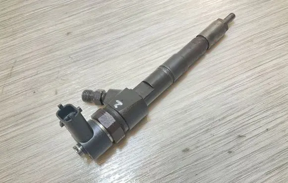 Opel Insignia A Fuel injector 0445110423