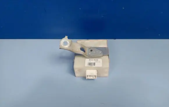 Toyota Avensis T250 Door central lock control unit/module 8974105050