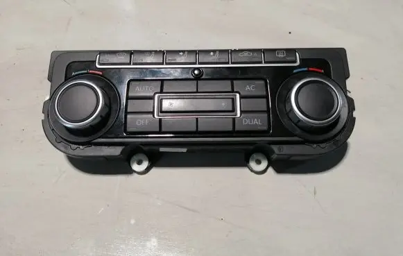 Volkswagen Golf VI Climate control unit 5K0907044BS