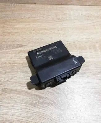 Audi A3 S3 8P Gateway control module 1K0907530D