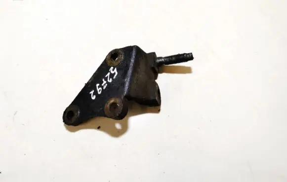 Mazda 626 Engine mounting bracket