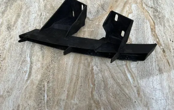 Audi Q7 4L Front bumper mounting bracket 4L0807334