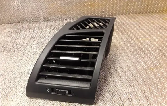 BMW 1 E81 E87 Dashboard air vent grill cover trim 7059187