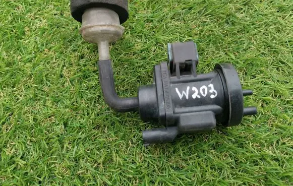 Mercedes-Benz C W203 Turbo solenoid valve A0005450527