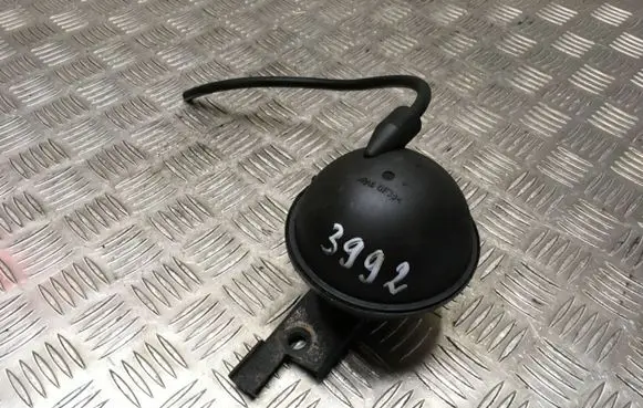Volkswagen PASSAT B5.5 Vacuum air tank 038103811